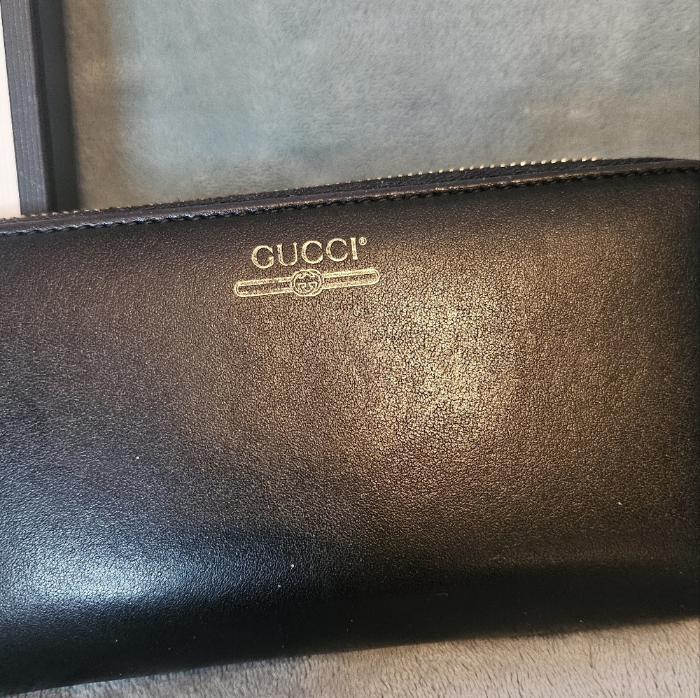 Gucci Black Leather Zip Wallet